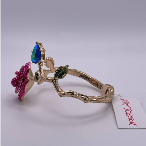 Betsey Johnson Rose Flower Faceted Crystal Hinged Bangle Bracelet Gold Tone NEW - Picture 2 of 9